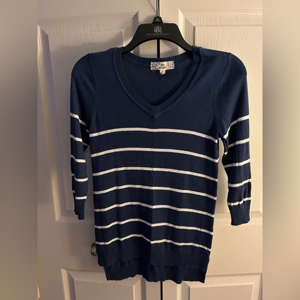 NWOT Pink Republic Blue Striped Half Sleeve V-Neck Size Small